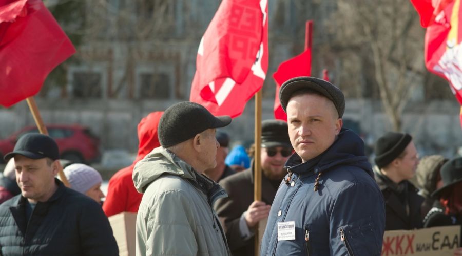Порвавший с коммунистами депутат Алтайского Заксобрания пытается отстоять свой мандат