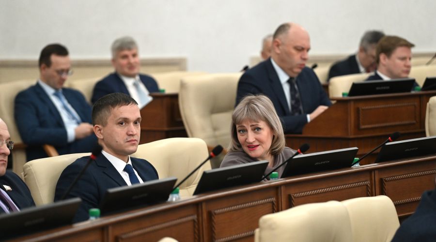 Коммунисты обменялись «уголовными» угрозами с покинувшим их депутатом в стенах Алтайского Заксобрания