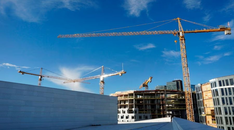 Жильцы многоэтажки в Барнауле пожаловались на ежедневные «землетрясения» из-за соседней стройки