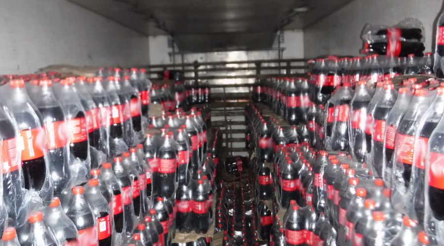 Таможенники не дали ввезти в Алтайский край крупную партию немаркированной газировки