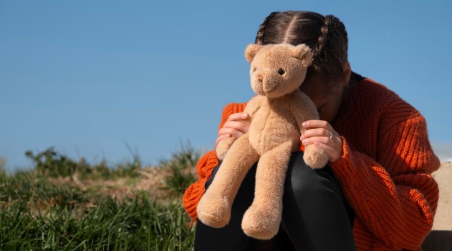 «Чудовищная опасность»: родные ребенка из Новоалтайска пытаются спасти его от насилия