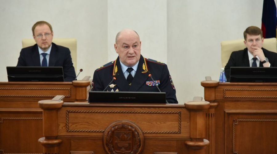 Алтайские депутаты заслушают отчеты начальника краевого главка МВД и омбудсмена на мартовской сессии