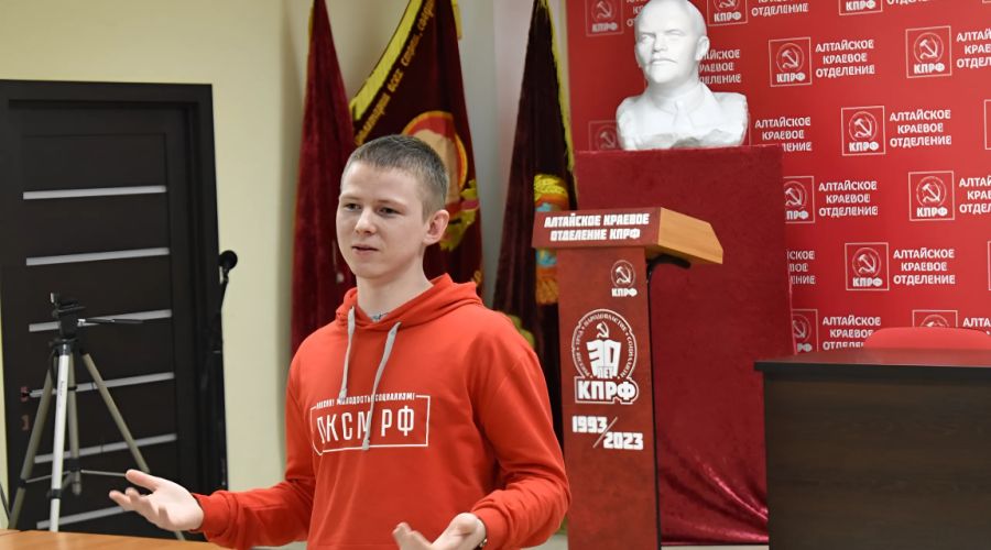 Комроссы пожаловались Мизулиной и прокуратуре на пост алтайского парламентария