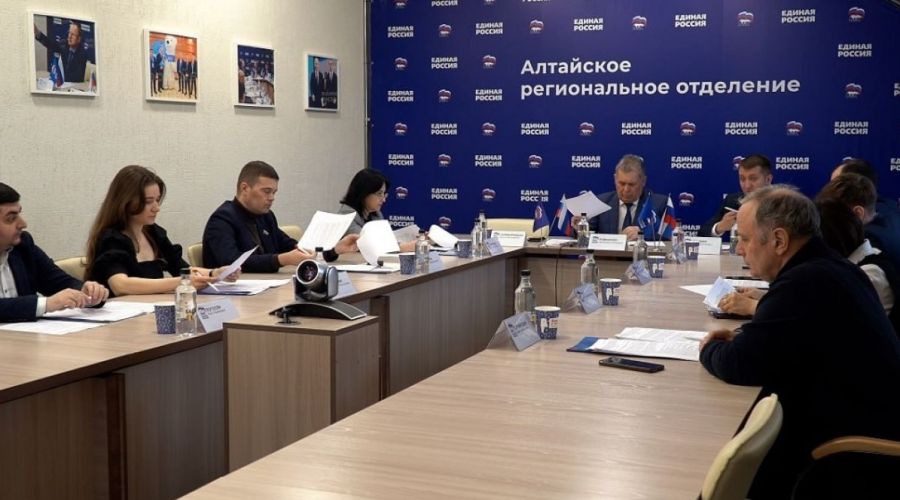 В пул претендентов на мандат Алтайского Заксобрания от единороссов вошли четыре человека