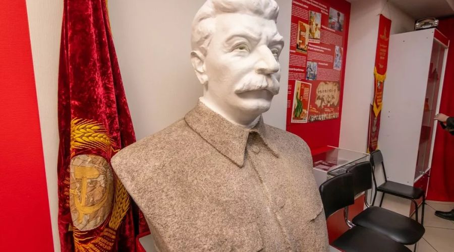 «Уважают Сталина или смеются?»: барнаульский священник усомнился в адекватности комроссов из-за спиритического сеанса