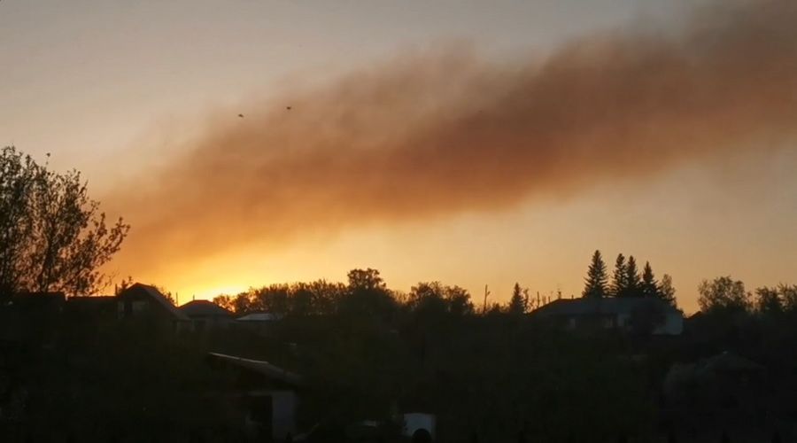 Жители Павловского района задыхаются от запаха гари из-за пожара на мусорном полигоне (обновлено)
