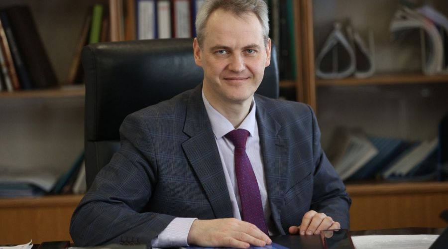 Доходы ректора Алтайского госуниверситета по итогам 2023 года выросли почти на 900 тысяч рублей
