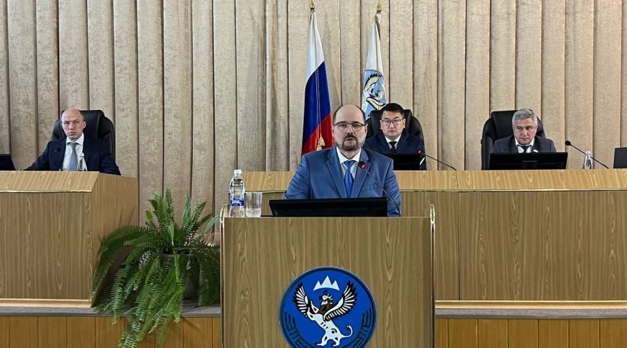 Алтайские депутаты подкорректировали республиканские законы перед выборами главы