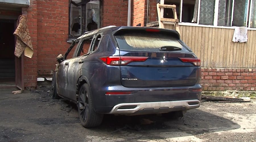 Поджог автомобиля в старом центре Бийска попал на камеры видеонаблюдения