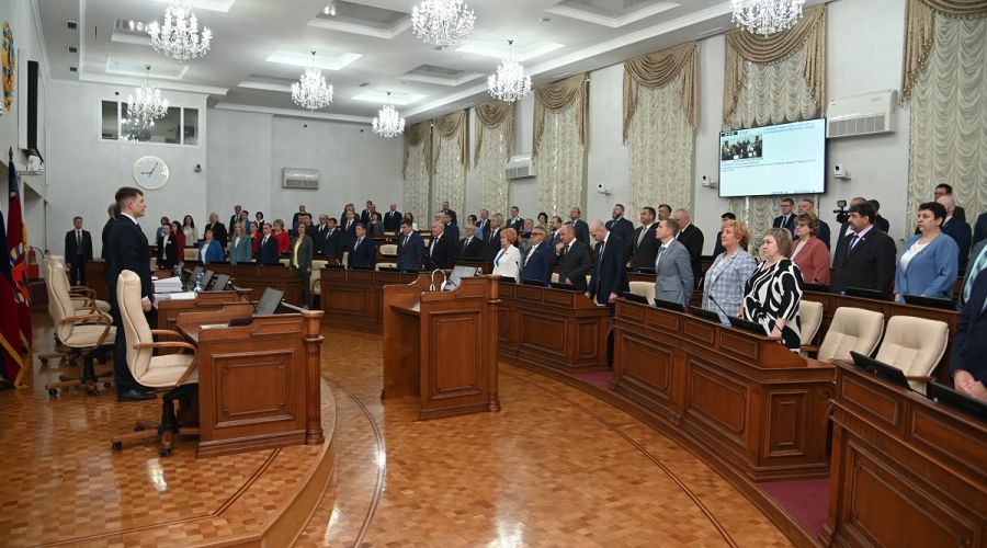 «Хватит либеральничать»: алтайские депутаты провели «марафонскую» сессию перед парламентскими каникулами