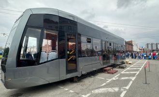 В Барнауле с помпой презентовали первый трамвай местного производства