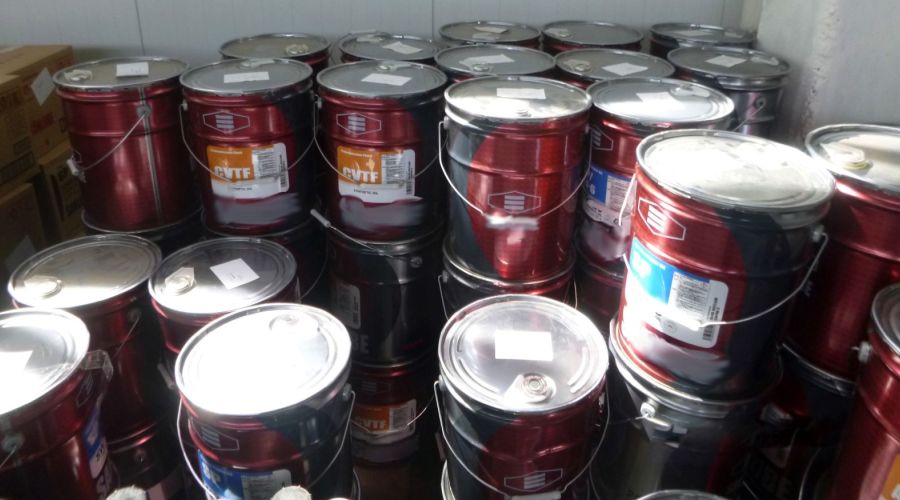 Алтайские таможенники вскрыли крупную контрабанду автомасел