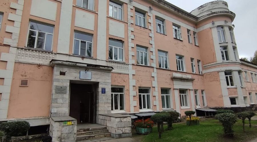 Здание барнаульской поликлиники на проспекте Калинина признали непригодным для эксплуатации