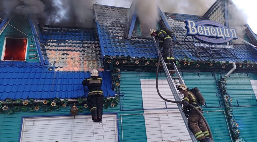 На пожаре в барнаульской сауне пострадал человек