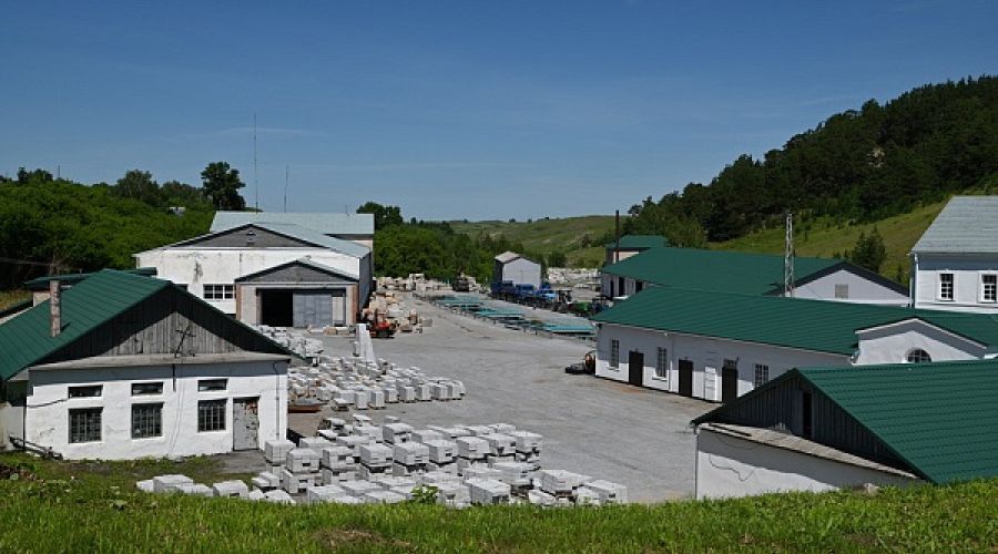 Колыванскому камнерезному заводу хотят сохранить «донаты» за счет госзаказов