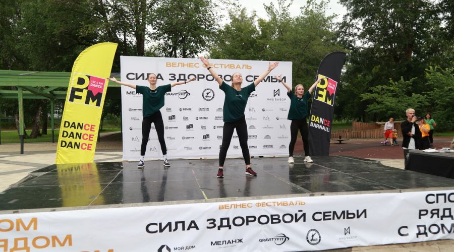 Барнаульцев познакомили с домом комфорт-класса на празднике спорта