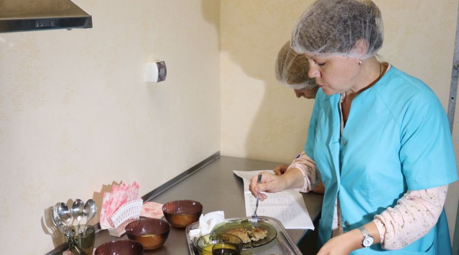 Запаха носков не почуяли: общественники в Барнауле проверили питание в детском саду после жалоб