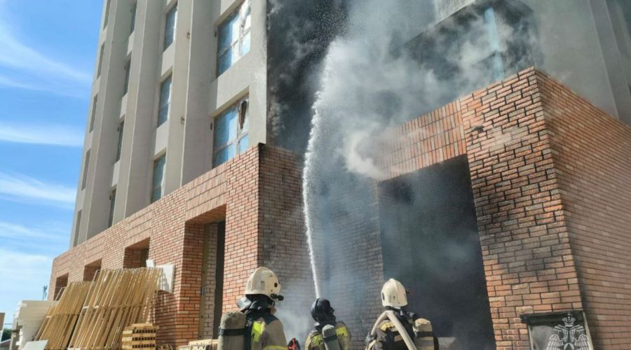 На стройплощадке многоэтажки в поселке Южном произошел пожар