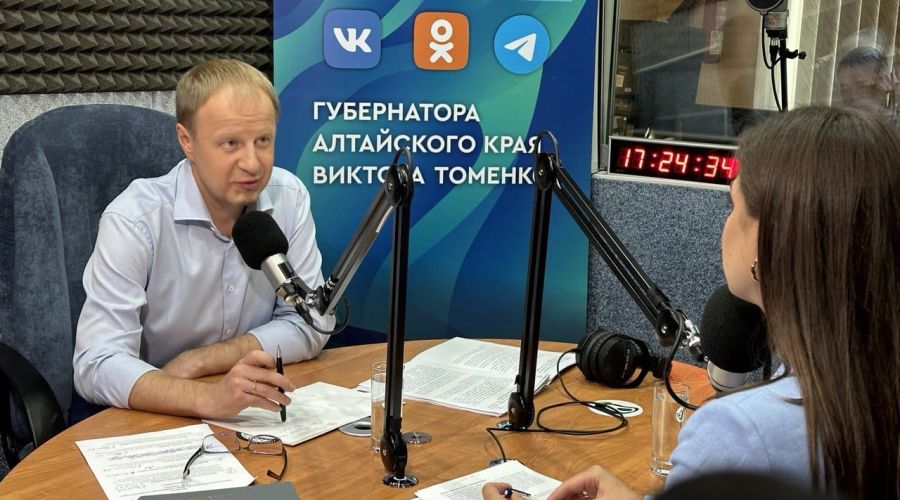 «Одно убрать, другое подвинуть»: алтайский губернатор пообщался с жителями региона в соцсетях