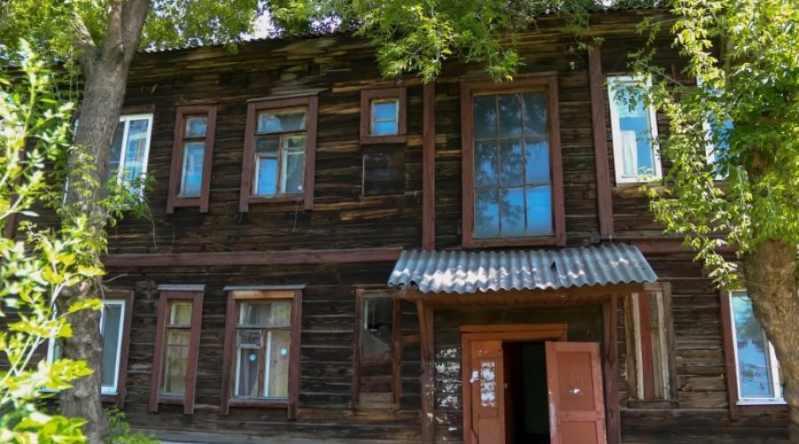 Затянувшееся расселение аварийного дома в Новоалтайске привлекло внимание правоохранителей