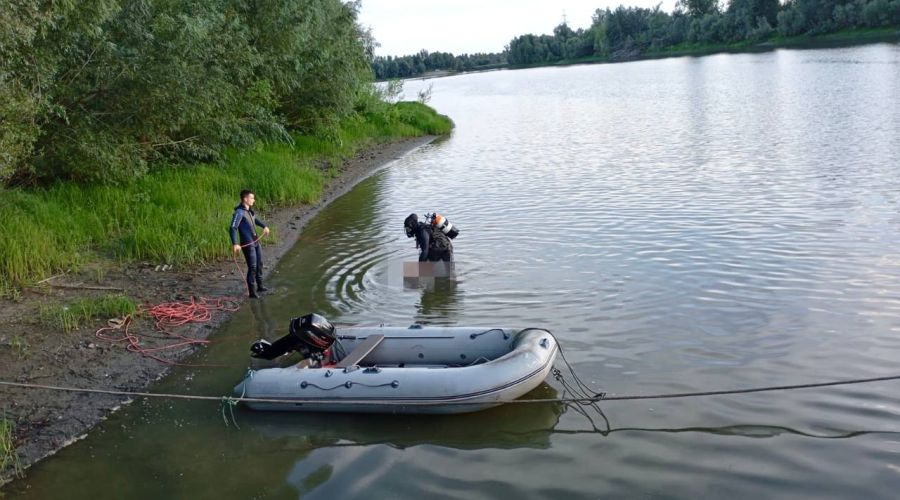 Водолазы выловили труп мужчины в пригороде Барнаула