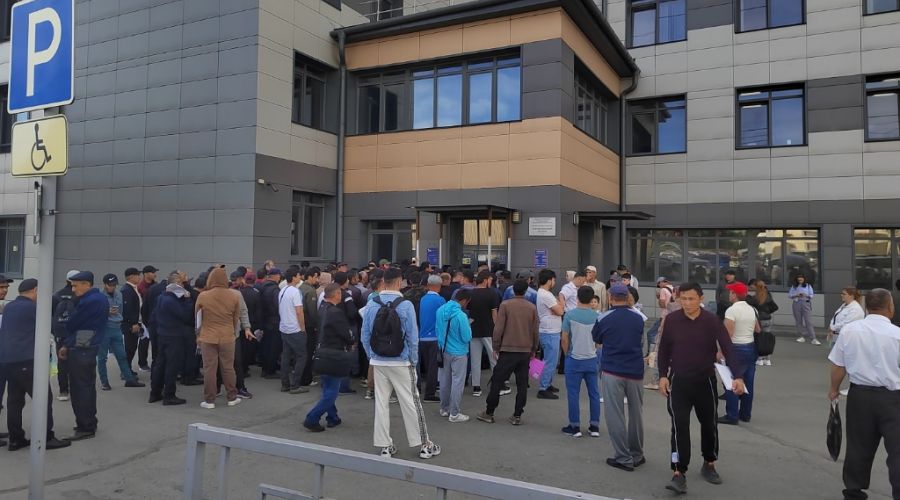 Деятельность скандальной миграционной «дочки» МВД в Барнауле снова привлекла внимание силовиков?