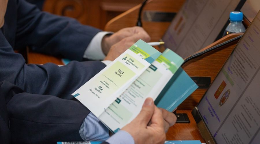 Алтайские депутаты готовятся к первой сессии после «парламентских каникул»