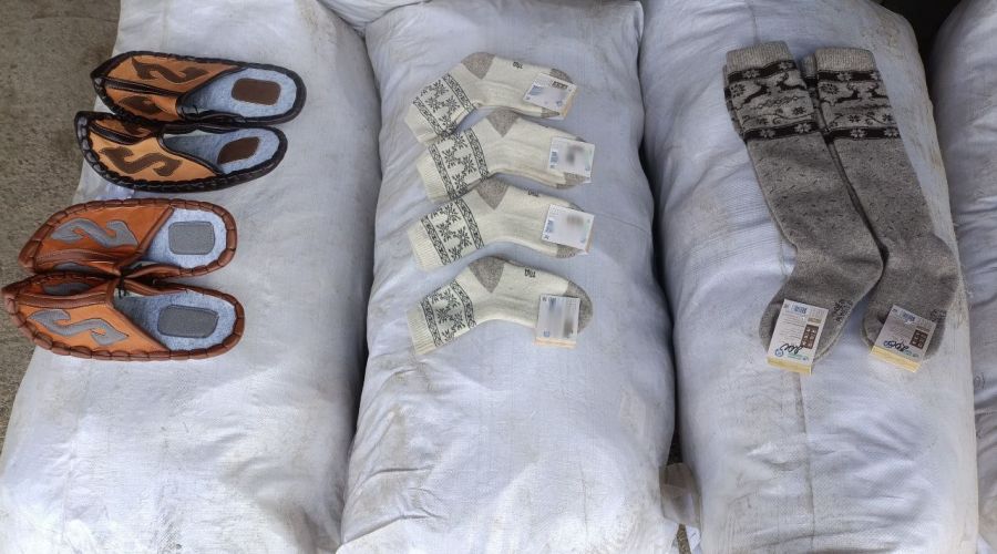 Алтайский психоневрологический интернат получил более 1000 пар носков и тапочек, изъятых на границе