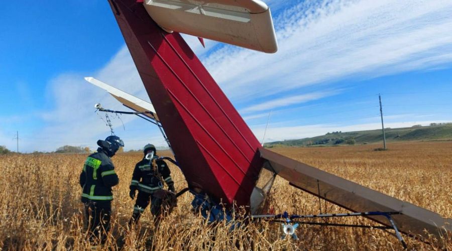 Следователи разбираются с падением легкомоторного самолета в Быстроистокском районе