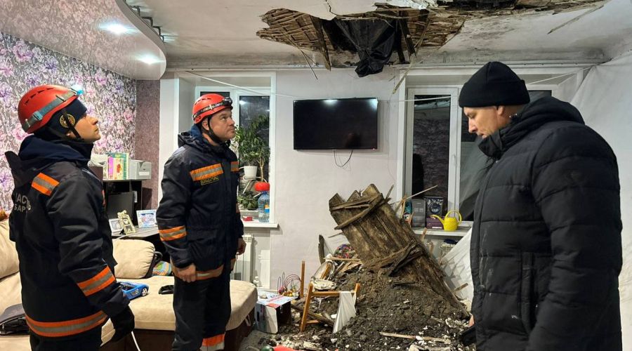В одном из ветхих домов Барнаула ввели режим повышенной готовности из-за обрушения потолка