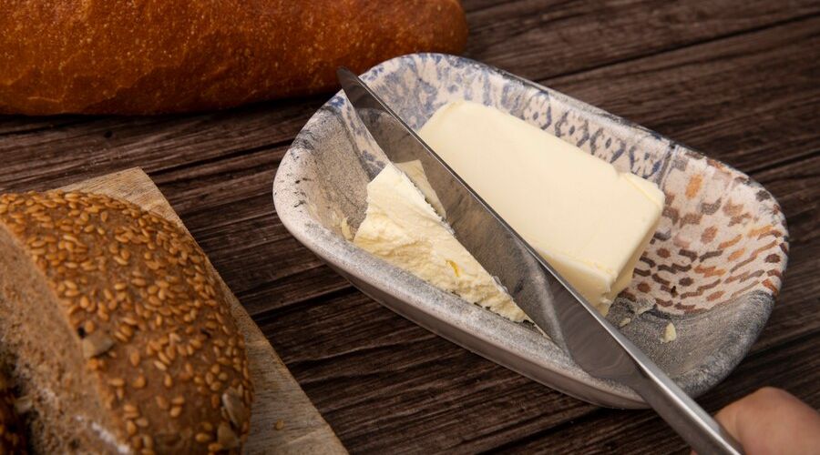 Участники рынка объяснили проблемы с молоком и маслом в Алтайском крае