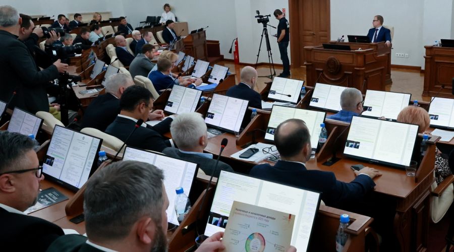 «Фактически режут»: алтайские депутаты обсудили бюджет и посетовали на сокращение федеральной поддержи