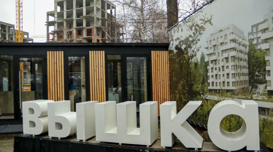 Барнаульский девелопер показал растущие корпуса на стройплощадке зеленого квартала Вышка