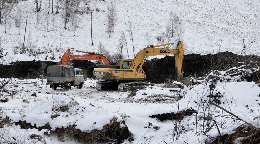 Виктор Томенко пообещал жесткий разговор золотодобытчикам после жалоб жителей Солонешенского района