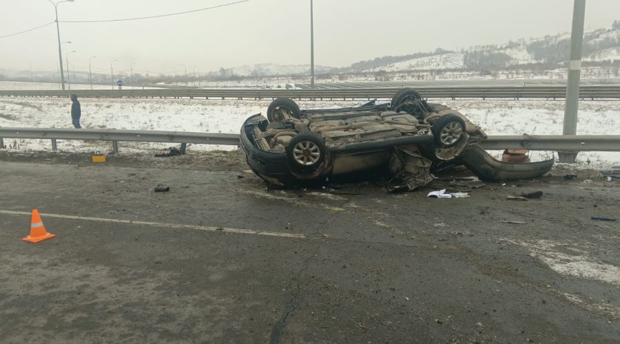 Жительница Подмосковья погибла в ДТП с опрокидыванием иномарки на алтайской трассе