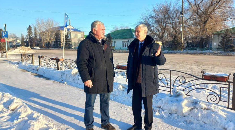 Алтайский вице-губернатор проверил помойки в Кулунде по мотивам прямой линии