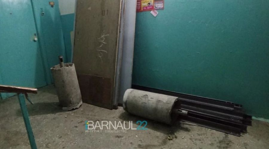Жильцы барнаульской многоэтажки пожаловались на проволочки при замене лифтов (обновлено)