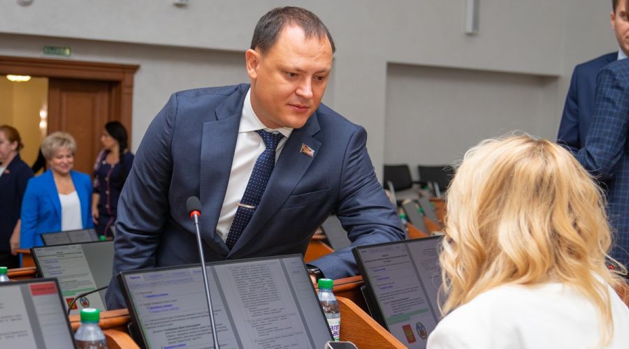 В Алтайском Заксобрании объяснили длительное отсутствие депутата-единоросса на сессиях