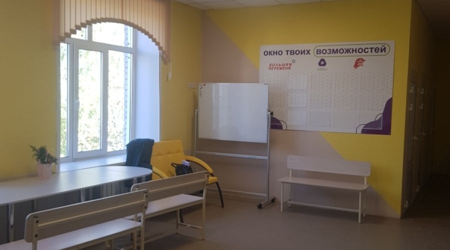 Педколлектив барнаульской школы почти всем составом готов уйти вслед за уволенным директором (обновлено)