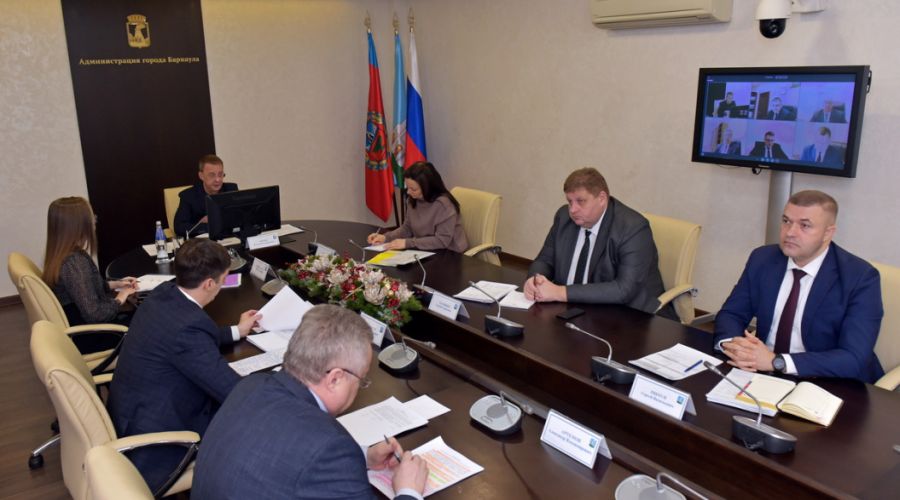 В мэрии Барнаула отчитались об оперативной уборке снега и мусора во время каникул