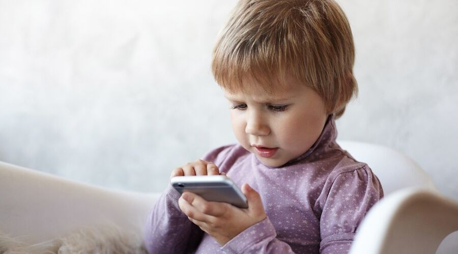 Алтайские эксперты оценили идею депутата Госдумы о запрете соцсетей для детей до 14 лет