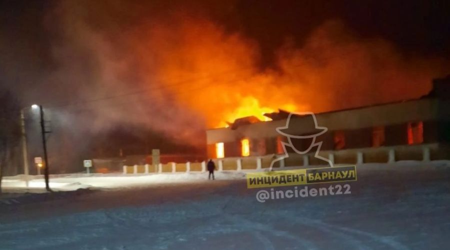 В алтайском селе сгорел недавно отремонтированный Дом культуры