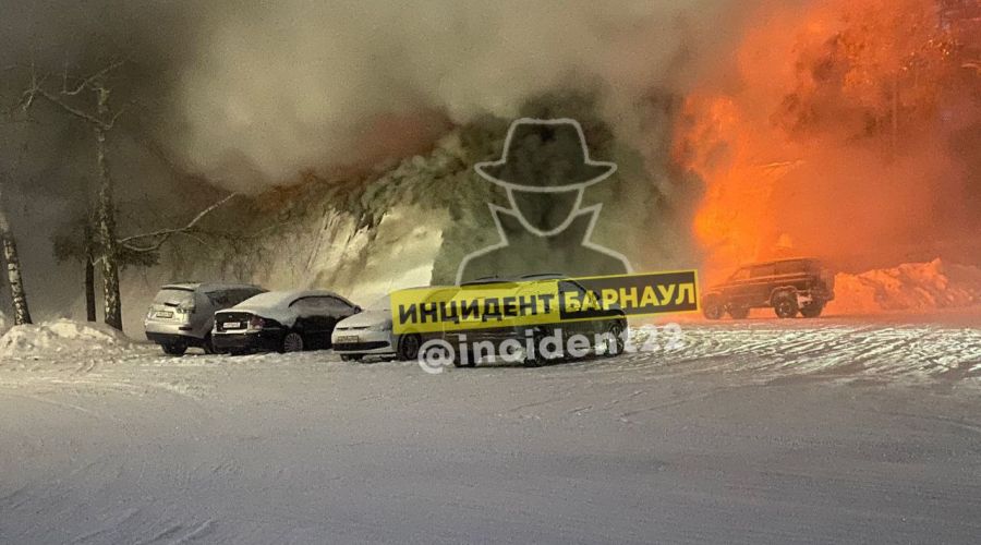 Спасатели потушили серьезный пожар на складе с техникой в ЗАТО Сибирский