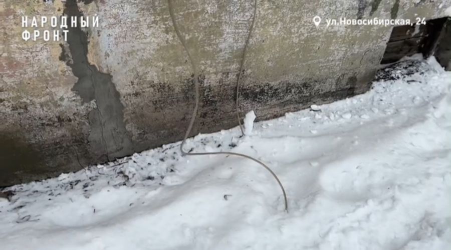 Жильцы барнаульской многоэтажки пожаловались на протекающую крышу