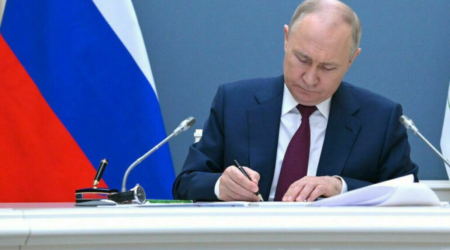 Депутат Барнаульской гордумы в числе других врачей получила награду от президента