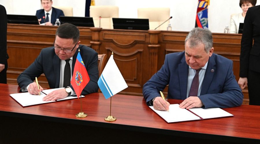 Парламенты «двух Алтаев» официально скрепили «узы» двухсторонним соглашением