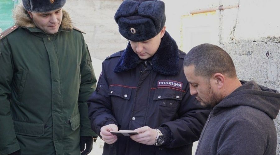 Пять уклонистов доставили в алтайский военкомат после рейдов по ночлежкам мигрантов