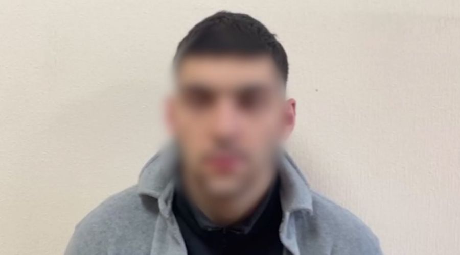 Полицейские из Санкт-Петербурга задержали в Барнауле троих подозреваемых в доведении подростка до суицида