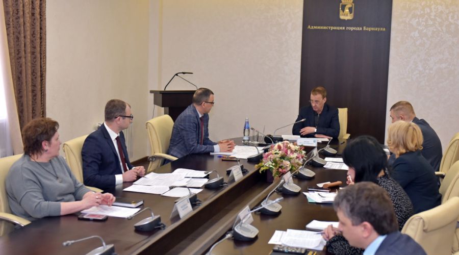 Власти Барнаула снова обсудили повышение цен на проезд в общественном транспорте