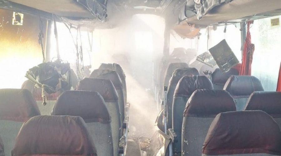 Пассажиров рейса Барнаул – Бийск эвакуировали из объятого пламенем маршрутного автобуса